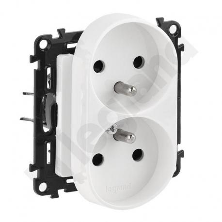 Valena Life Gniazdo 2 P+Z z przesłoną do ramek wielokrotnych 16 A – 250 V~ BIAŁE